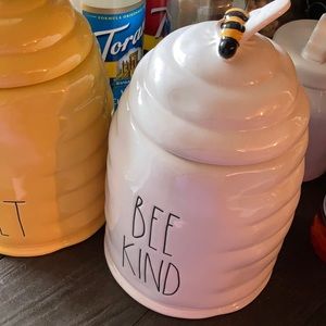 Rae Dunn Bee Canister 🐝